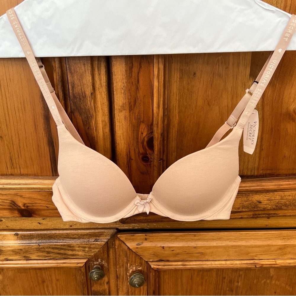 NWT Victoria’s Secret push up bra 32B
